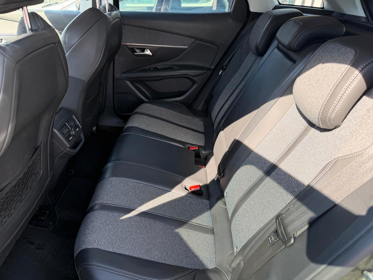 Peugeot 3008 BlueHDi 130 S&S Allure-2018