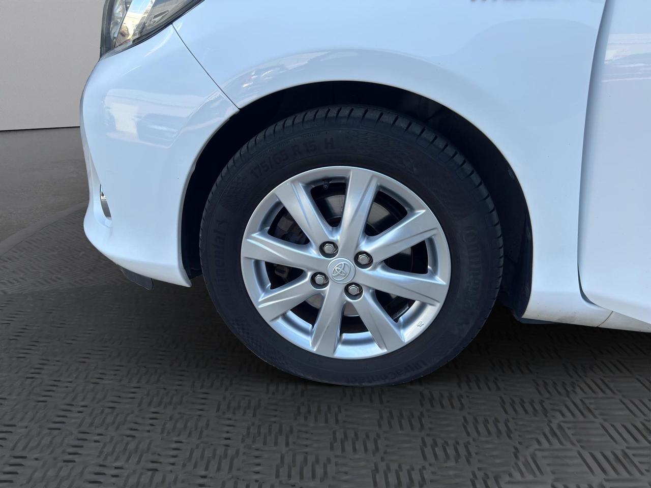 Toyota Yaris 5p 1.5h Lounge+
