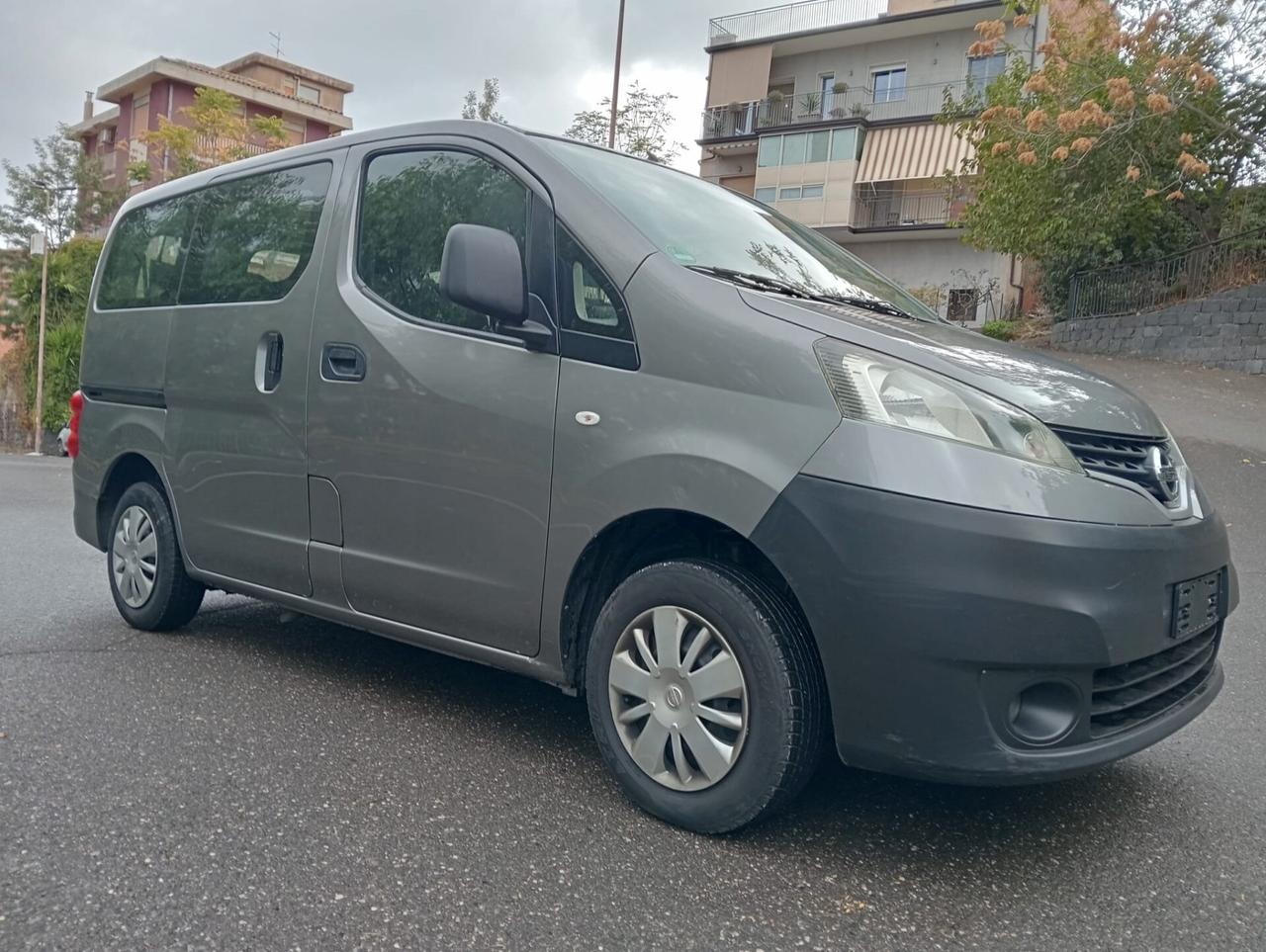 Nissan NV200 Pianale ribassato con rampa disabili in carrozzina