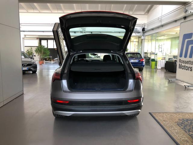 AUDI e-tron quattro