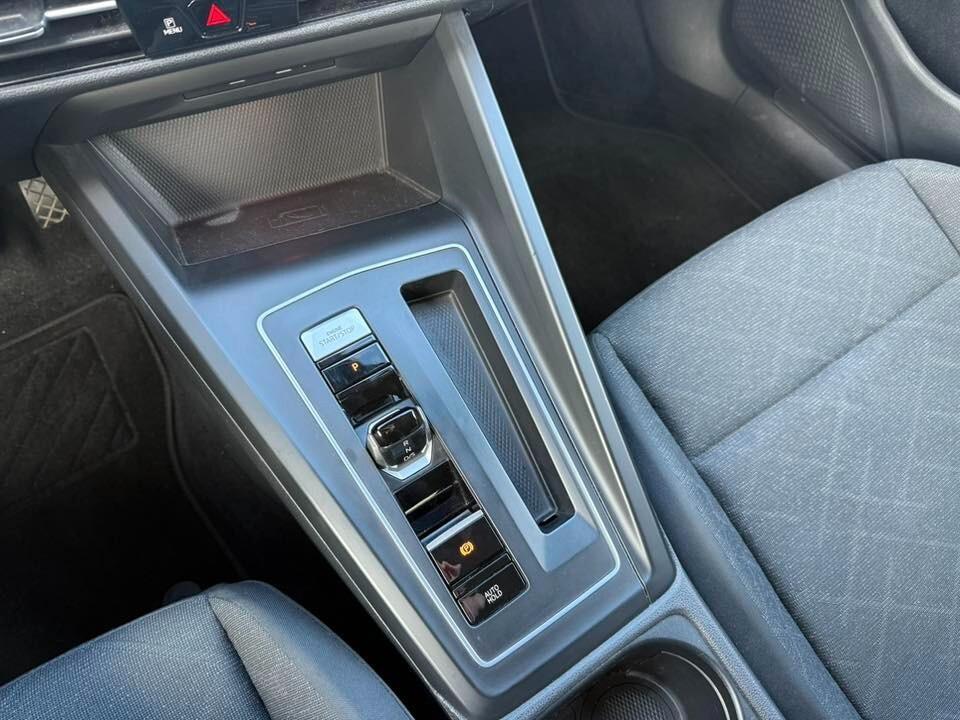 Volkswagen Golf 2.0 TDI -DSG- LUCI S-LED