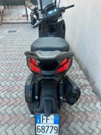 Moto beverly 400 deep black abs-asr 2023