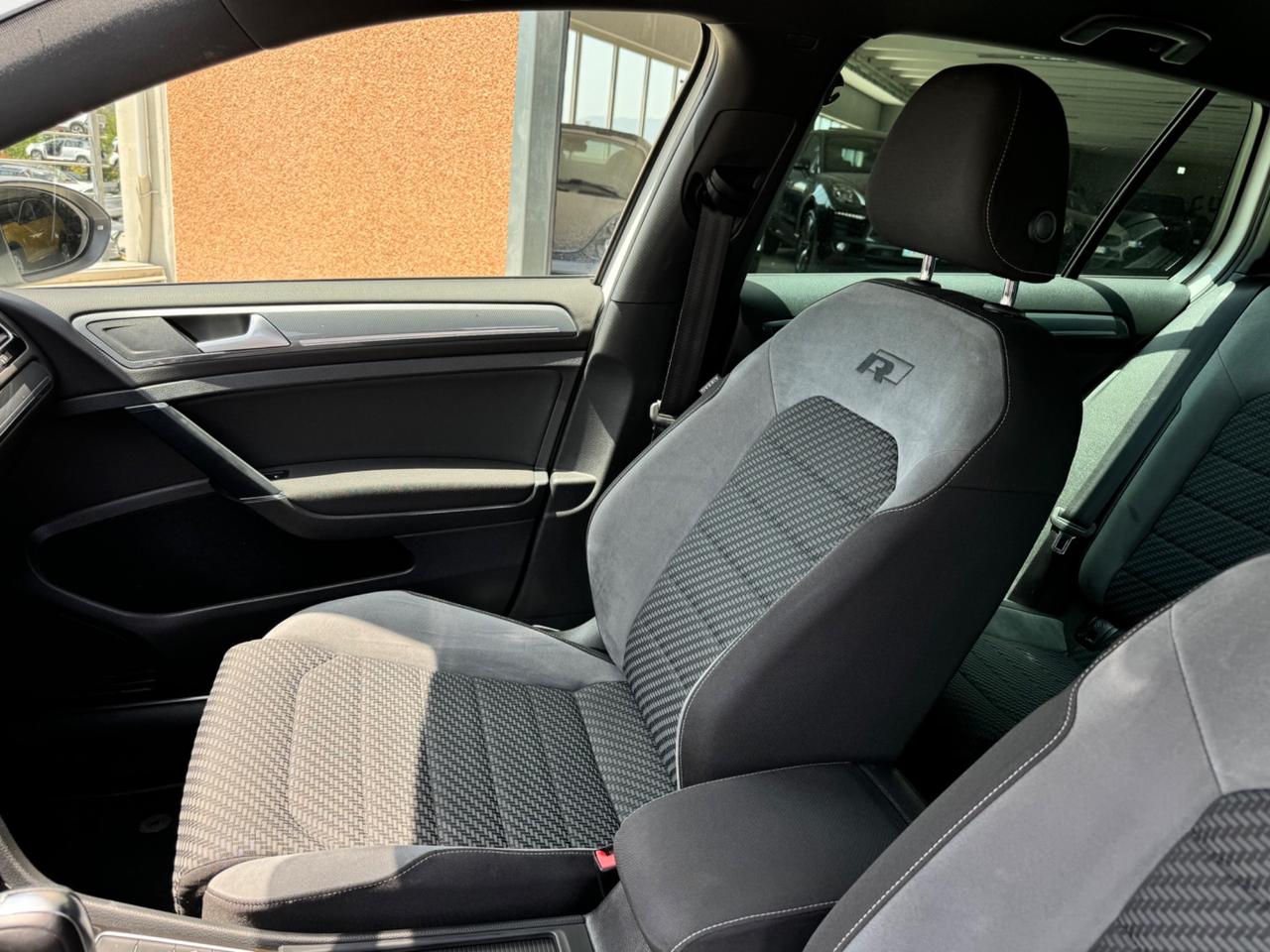 Volkswagen Golf 2.0 TDI 150cv DSG 5p. R-Line