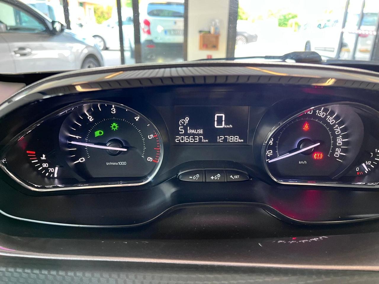 Peugeot 2008 1.6 e-HDi 92 CV Stop&Start URBAN CROSS