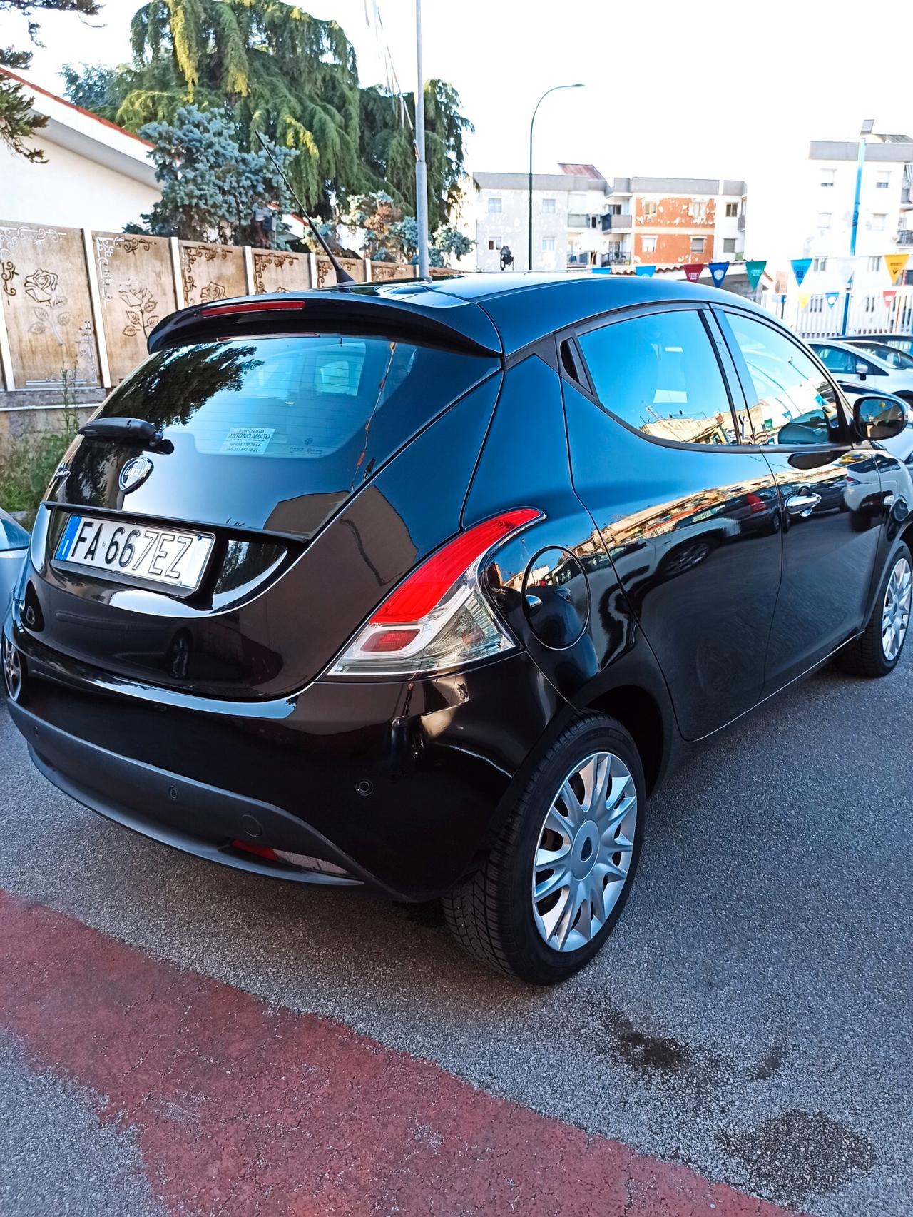 Lancia Ypsilon 1.2 69 CV 5 porte Gold Impeccabile!!!!!