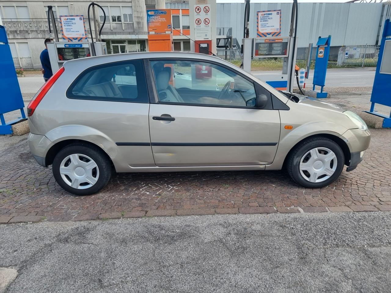 Ford Fiesta 1.2 16V 3p. Con 256.000km