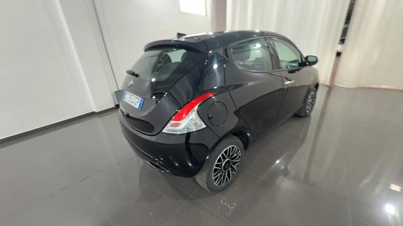 Lancia Ypsilon 1.0 FireFly 5 porte S&S Hybrid Platino