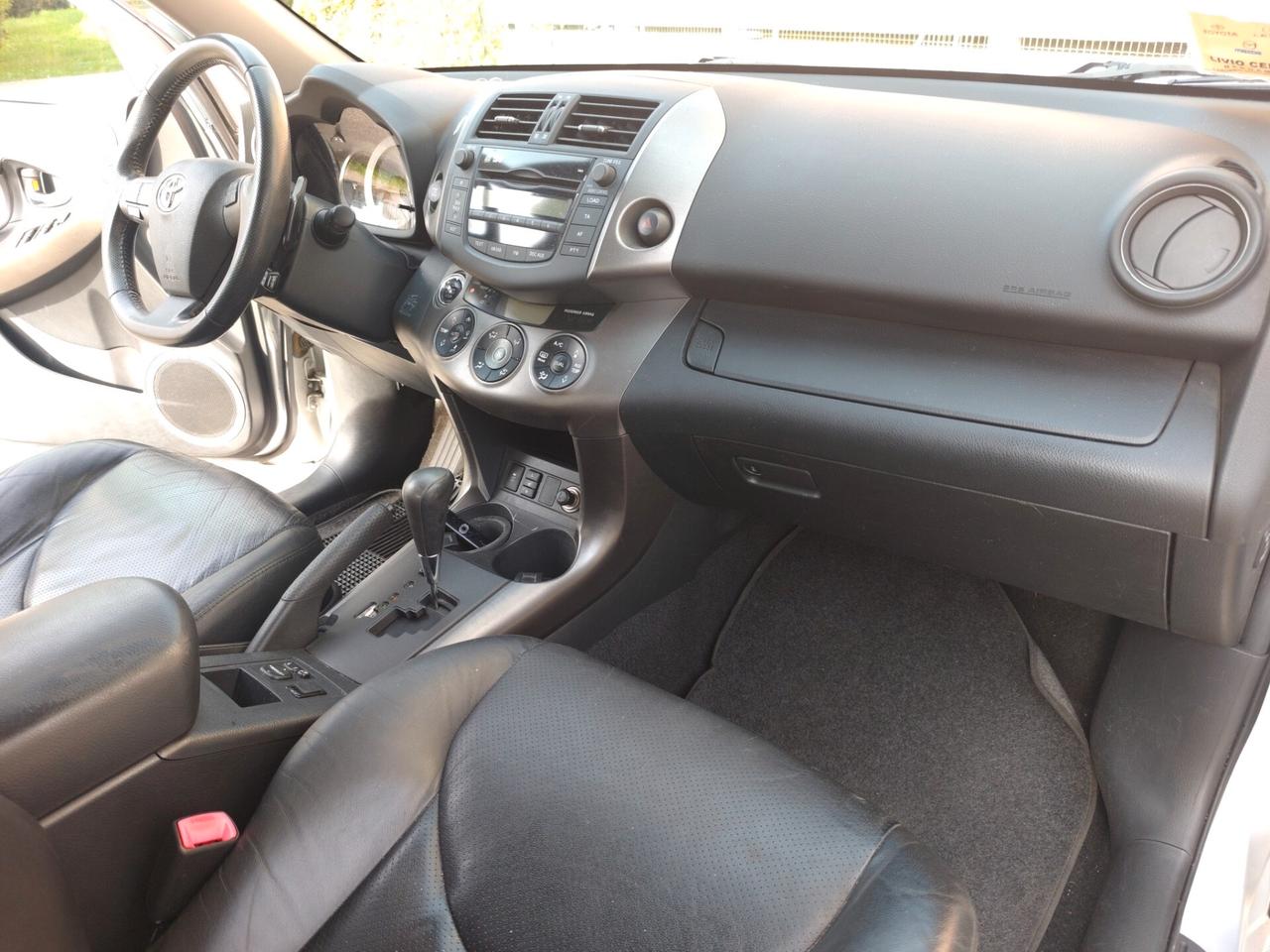 Toyota RAV4 4x4 automatico 2.2 D-Cat A/T 150 CV Luxury