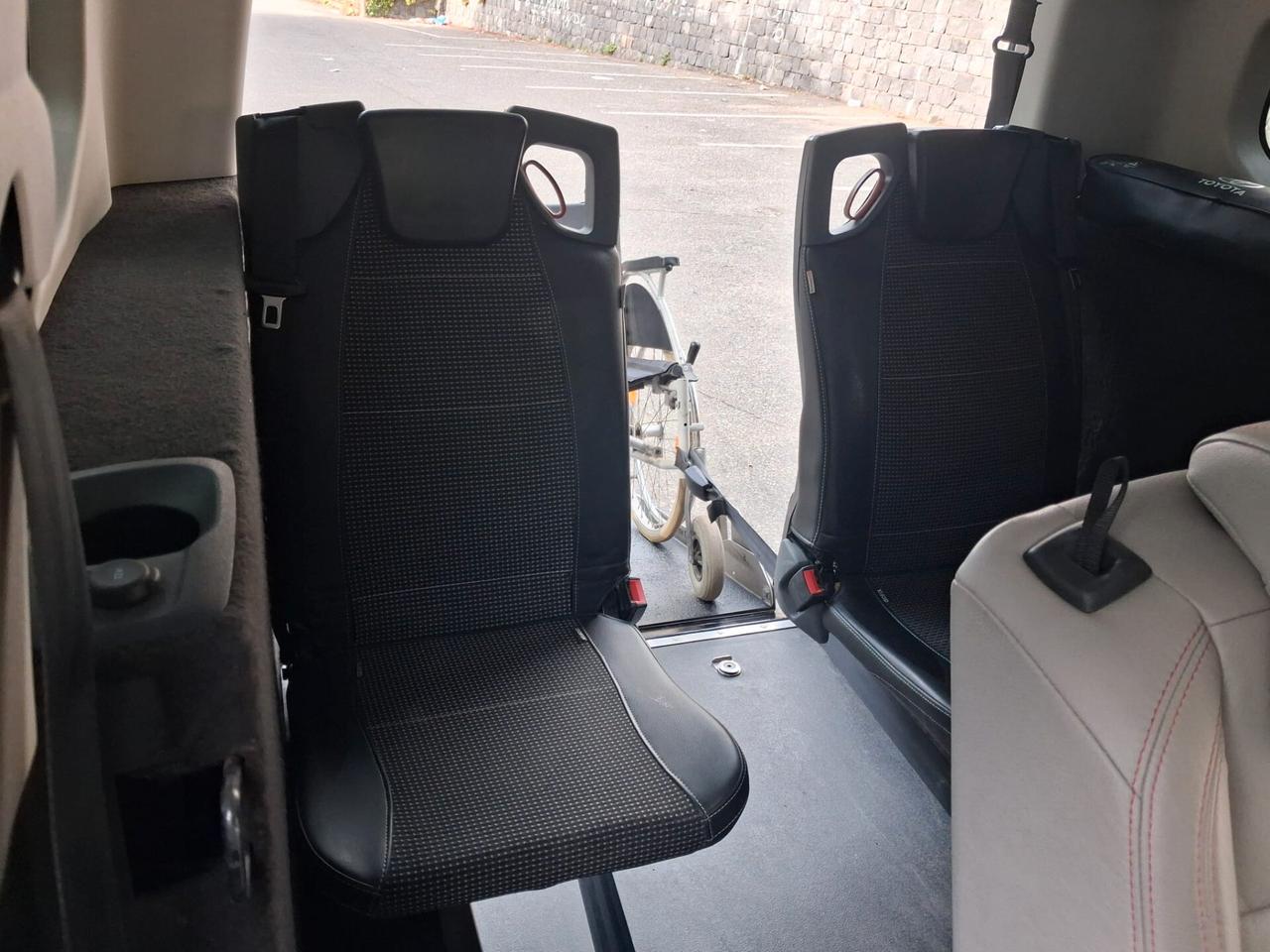 Toyota Proace Pianale ribassato con rampa disabili in carrozzina