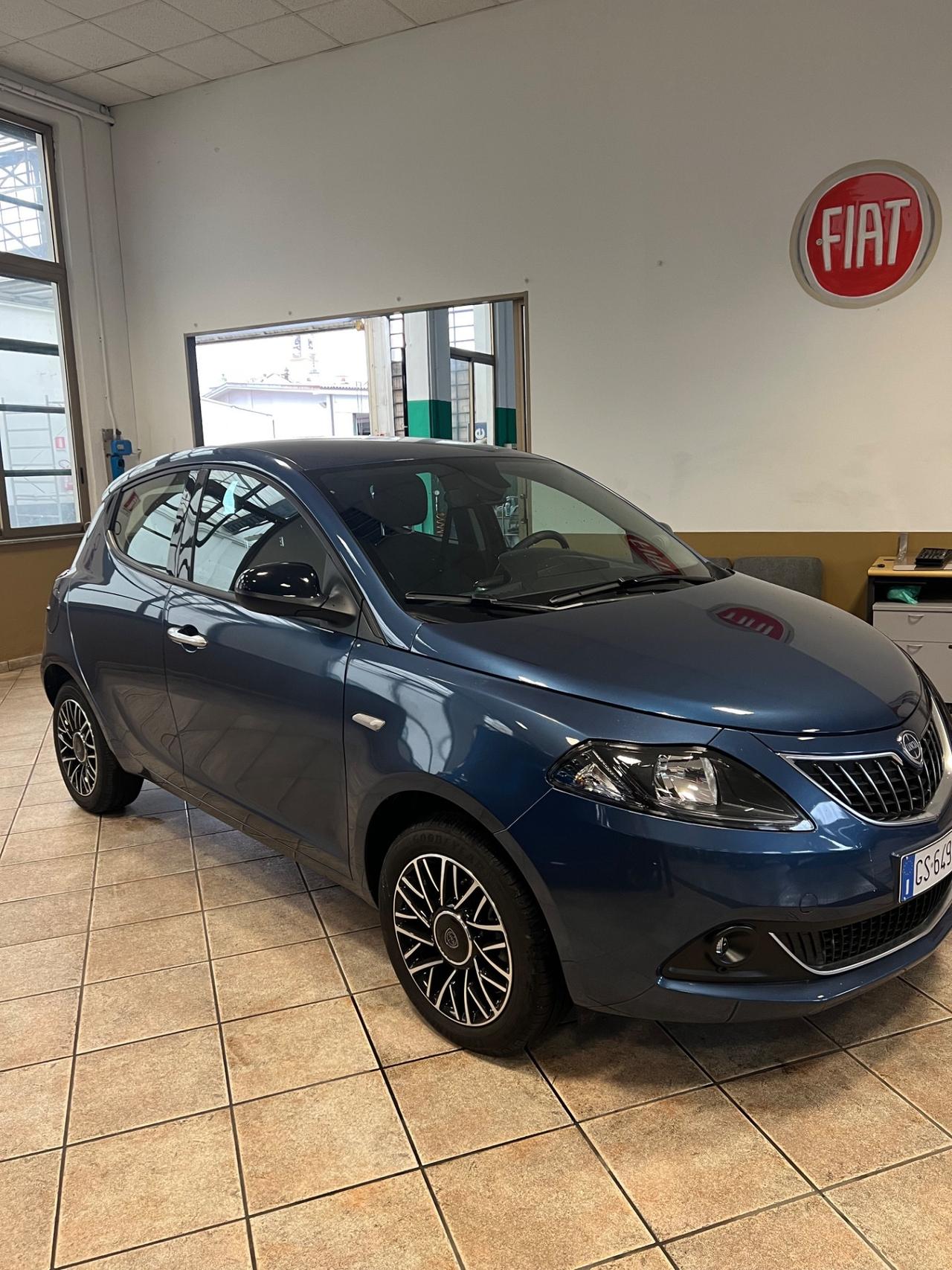 Lancia Ypsilon 1.0 FireFly 5 porte S&S Hybrid Platino