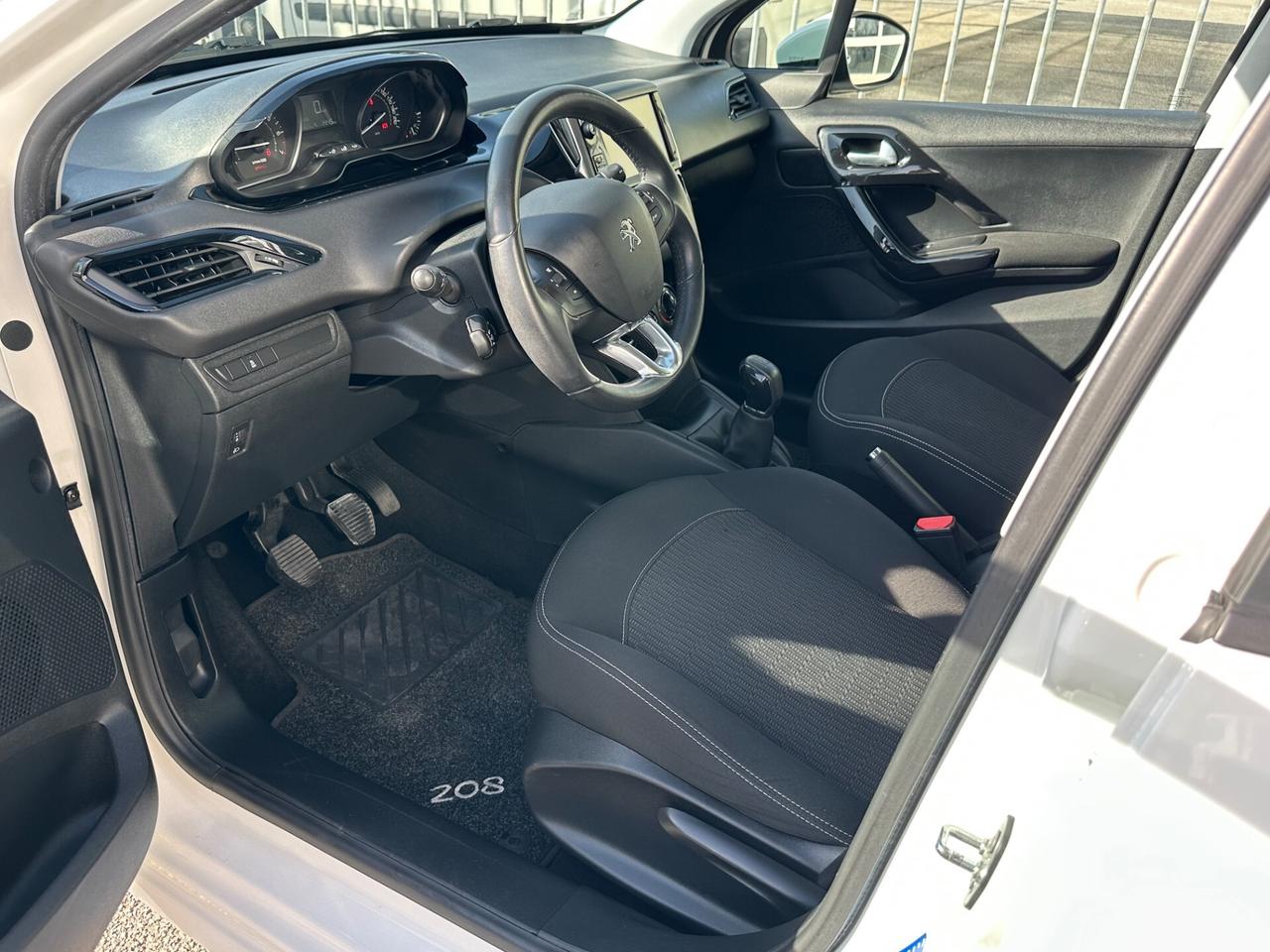 Peugeot 208 PureTech 82 5 porte Touch
