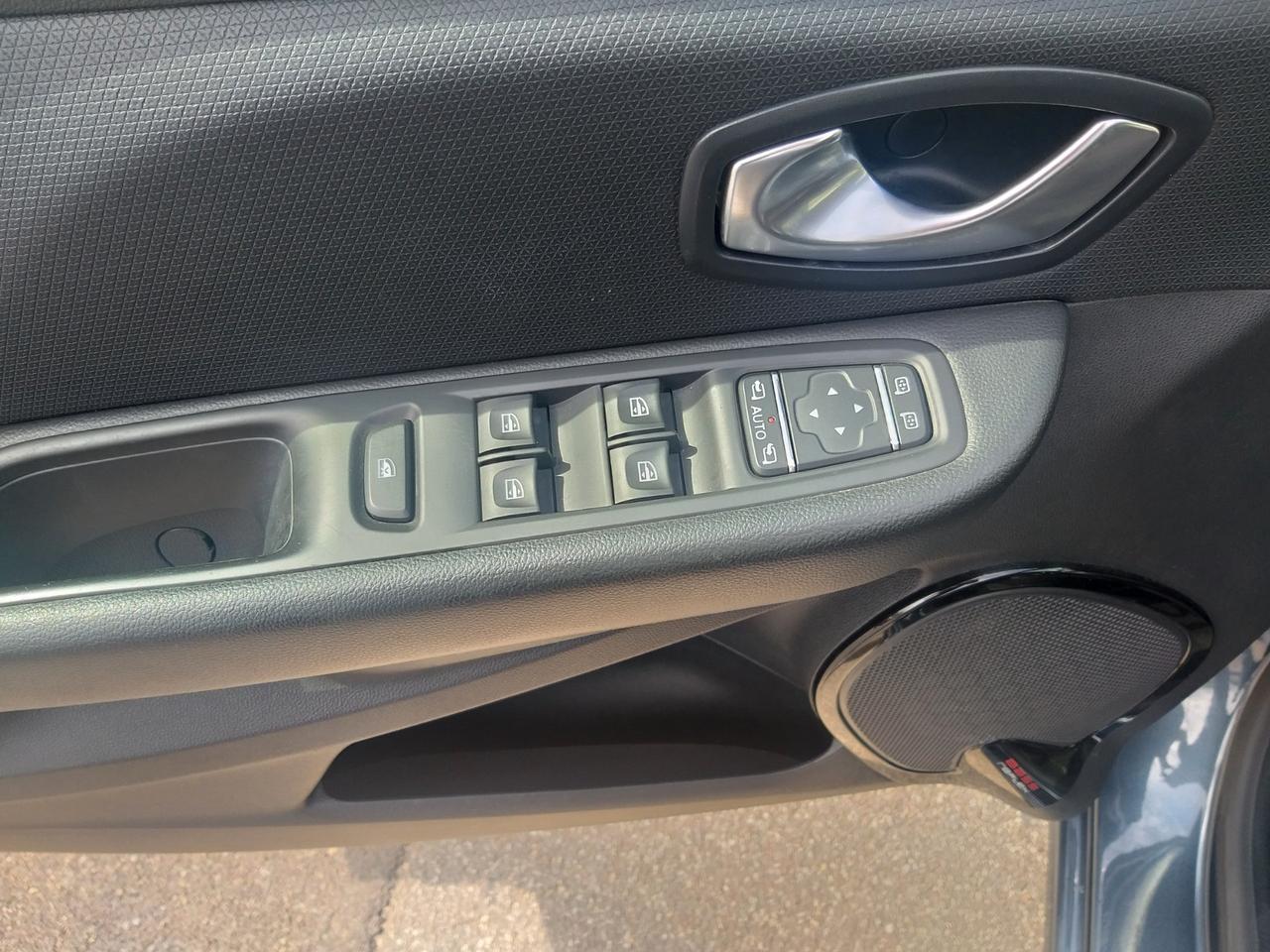 Renault Clio dCi 8V 75 CV Start&Stop 5 porte moschino Duel