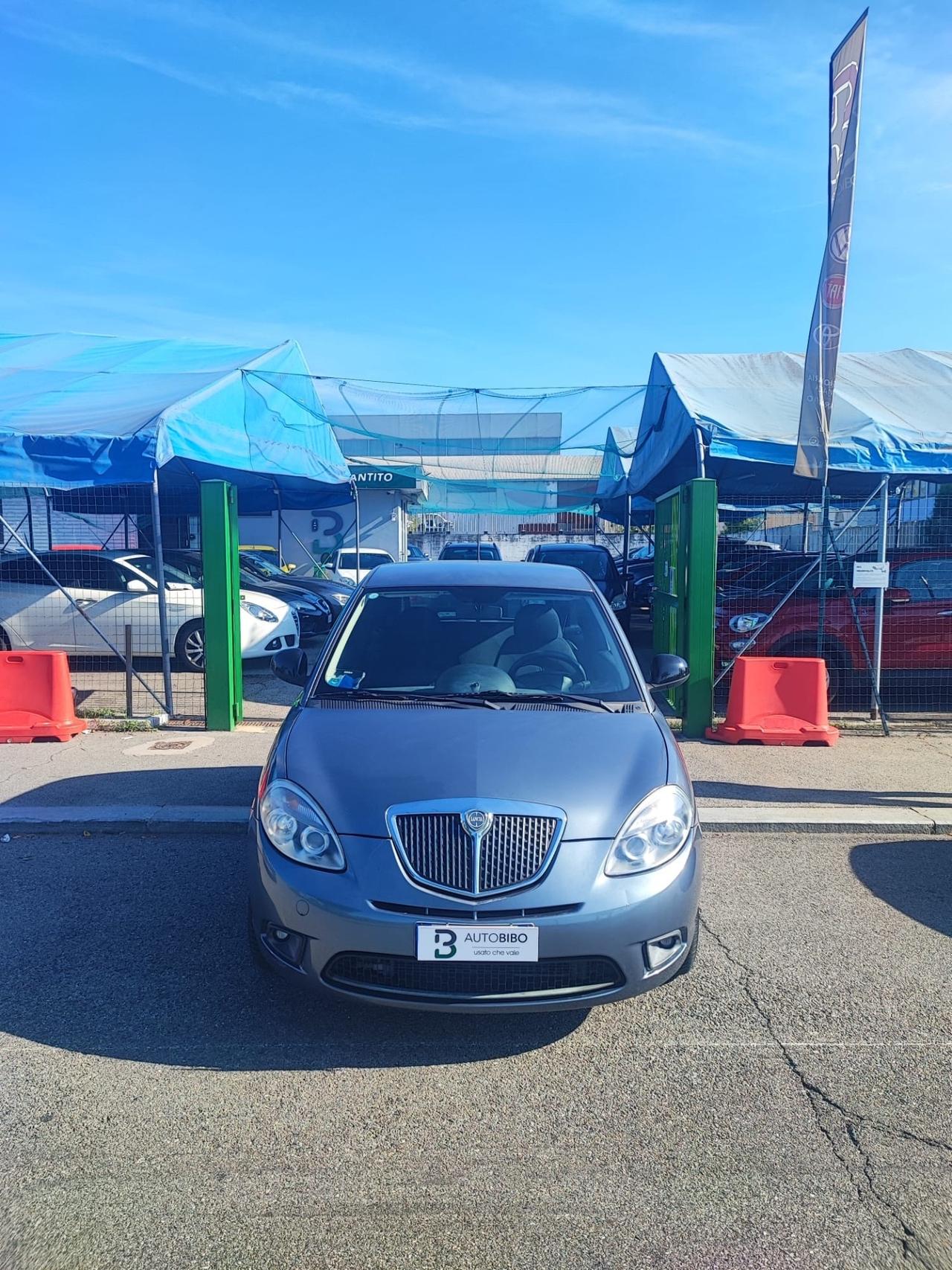 Lancia Ypsilon 1.2 69 CV Unyca