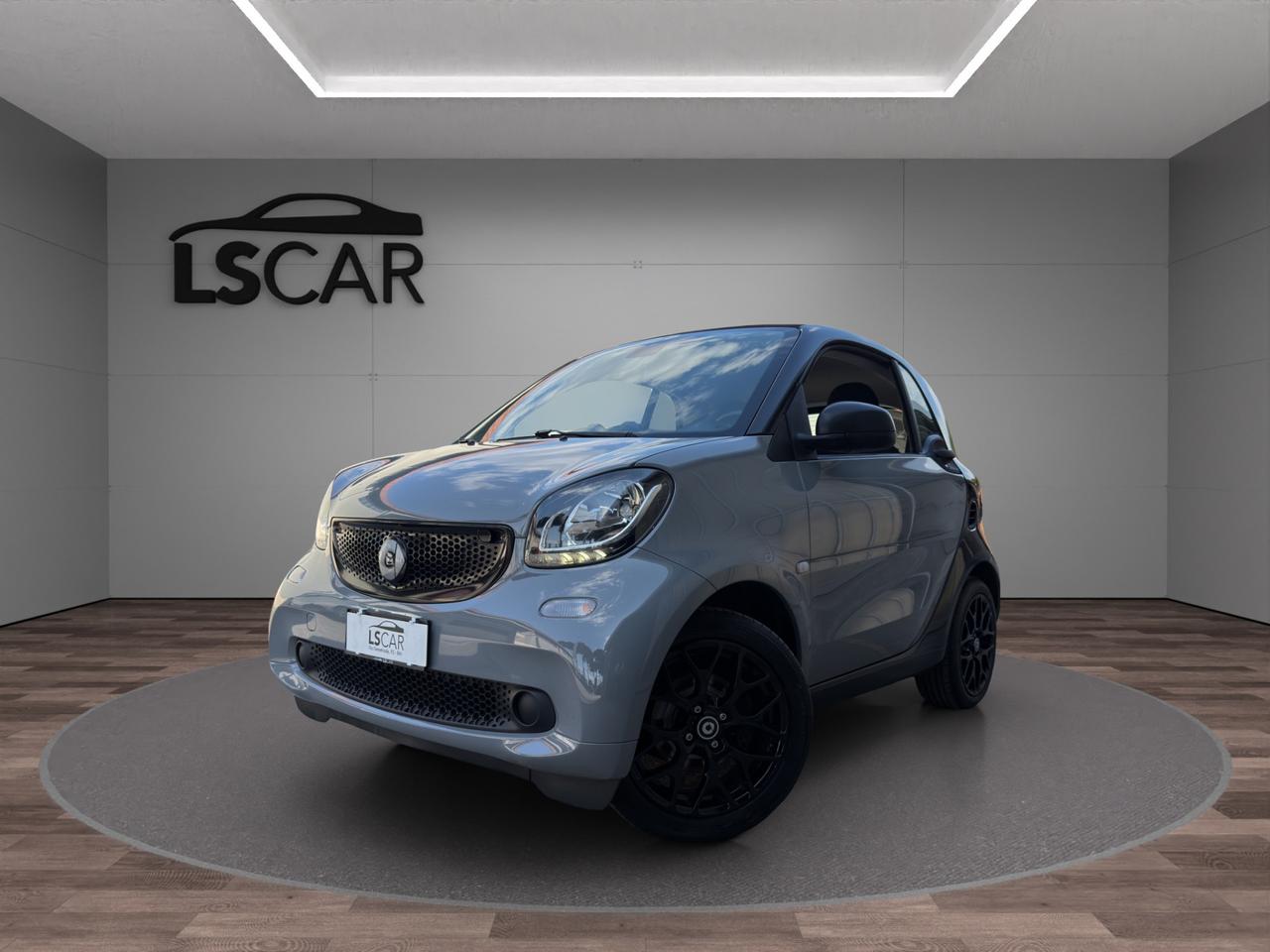 Smart forTwo 0.9 turbo Passion 90cv - Unico proprietario - Cerchi in lega - Luci Led - Tetto panoramico - Schermo Smart - Volante multifunzione - Sedili regolabili in altezza - Bracciolo centrale