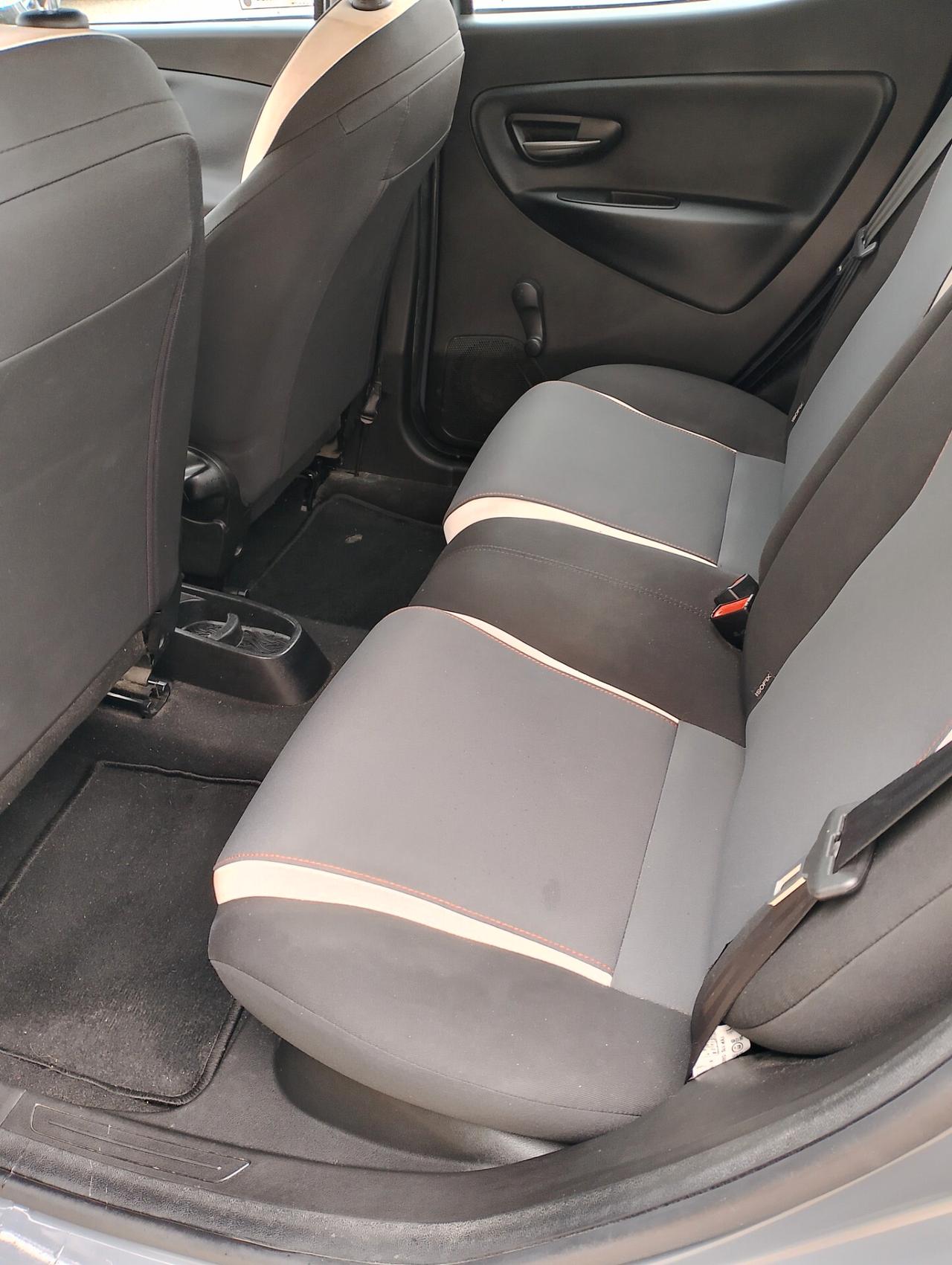 Lancia Ypsilon 0.9 TwinAir 85 CV 5 porte Metano Ecochic Silver