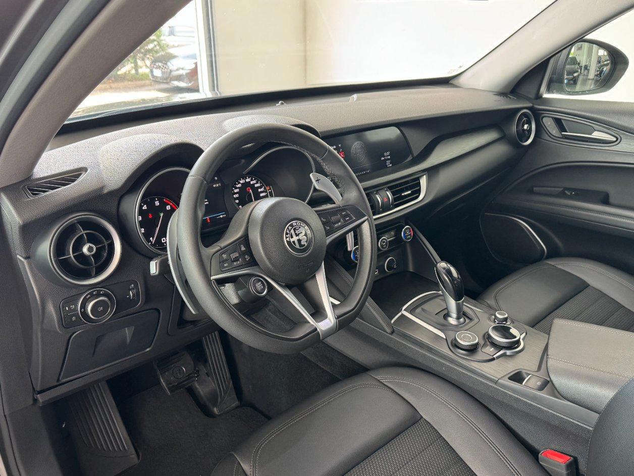 Alfa Romeo Stelvio 2.0 t B-Tech Q4 200cv AT8