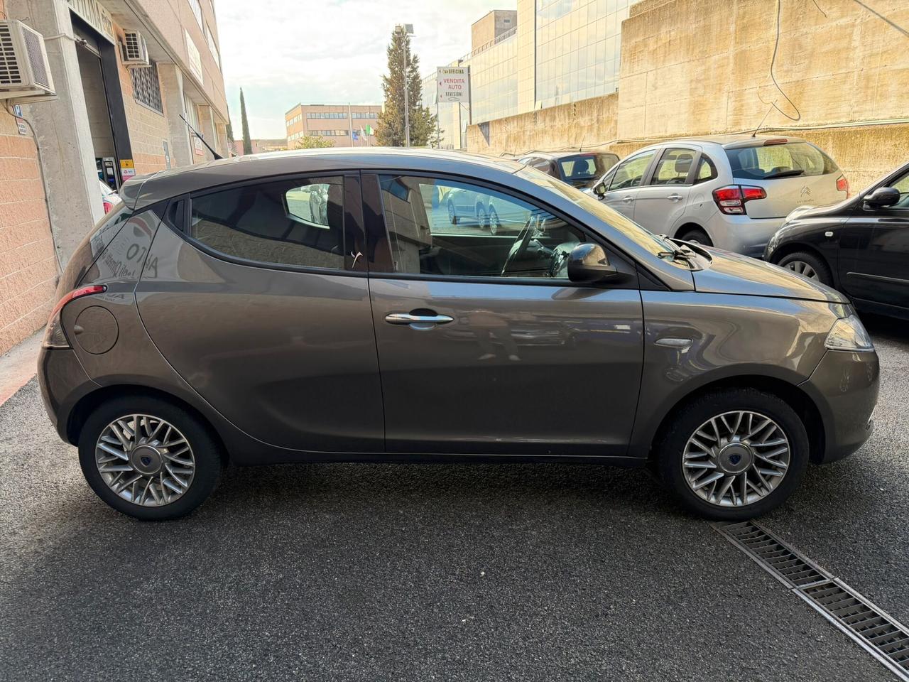 Lancia Ypsilon 0.9 TwinAir 85 CV 5 porte S&S Platinum
