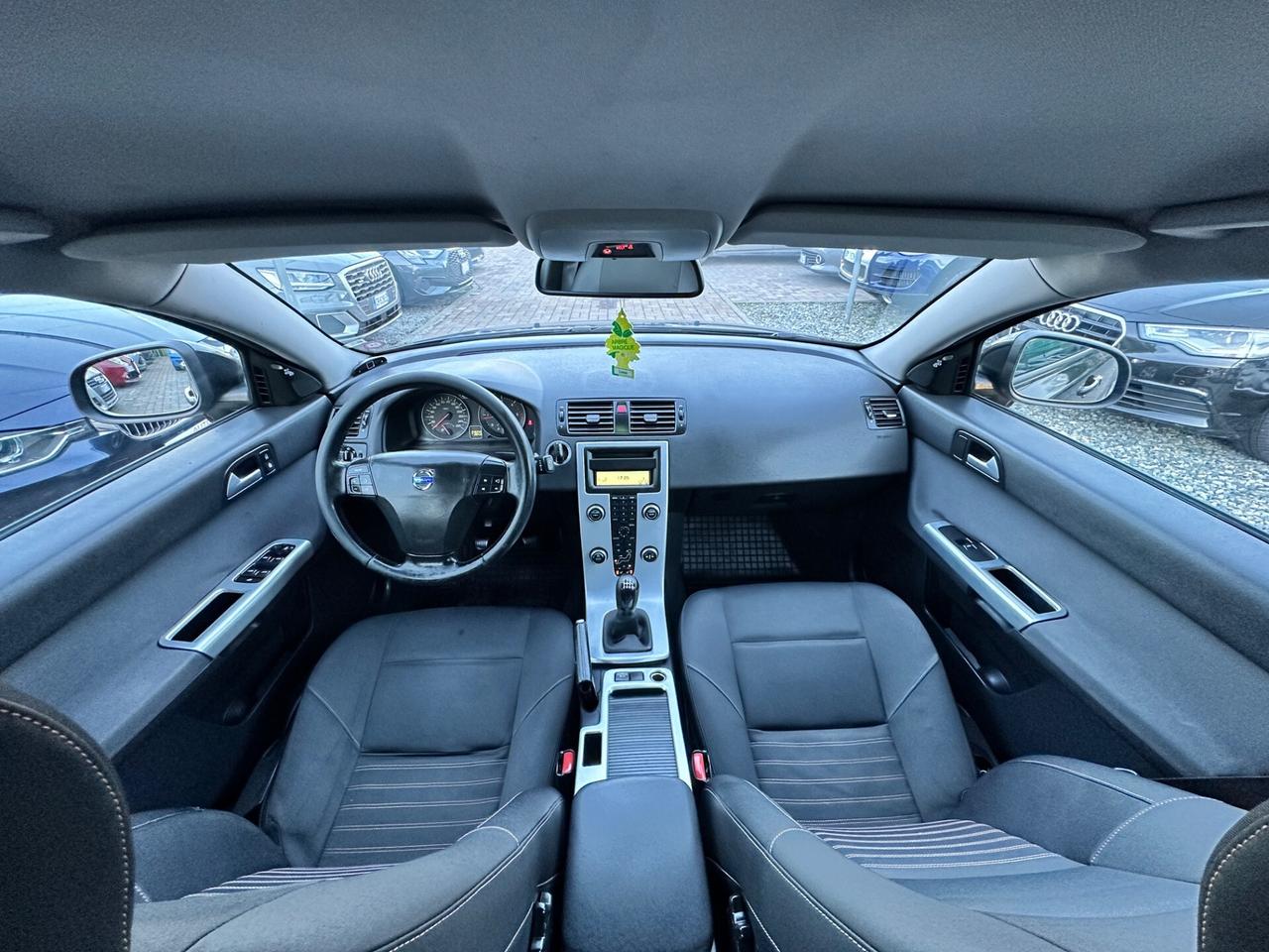 Volvo V50 D3 R-design