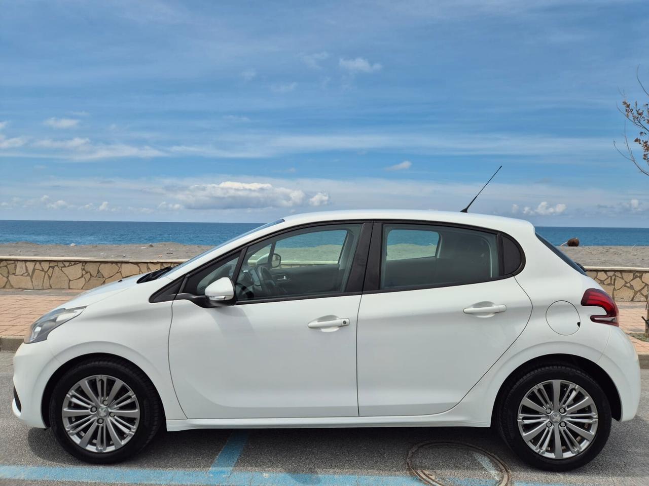 Peugeot 208 PureTech 82 5 porte Allure