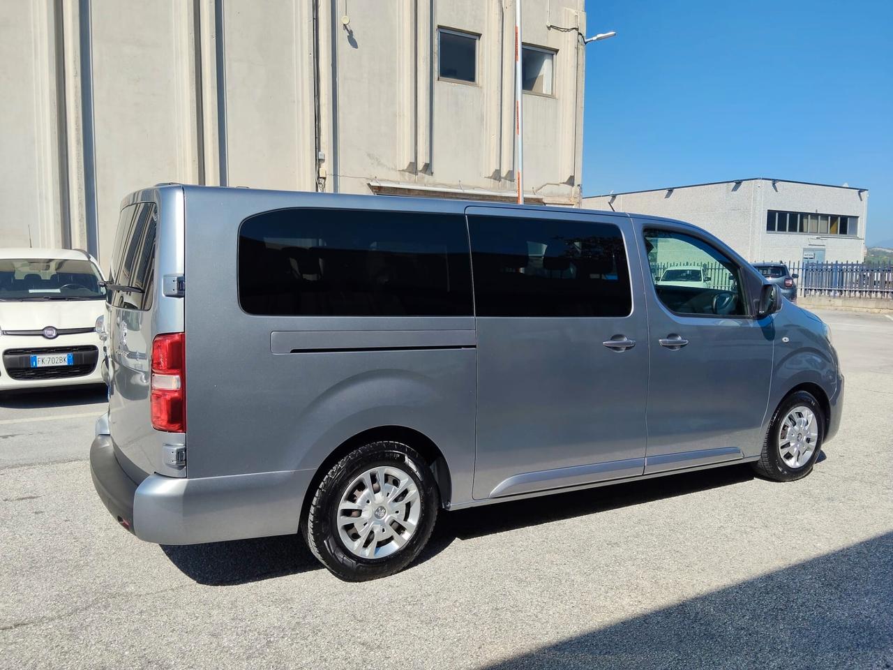 Peugeot Traveller Long Business 120 cv EAT8 9 Posti