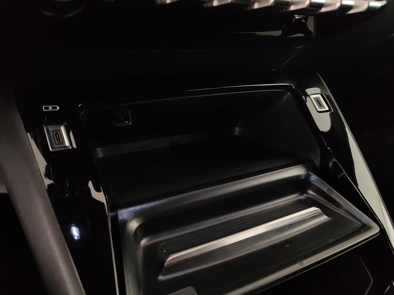 Peugeot 2008 PureTech 130 S&S EAT8 Allure