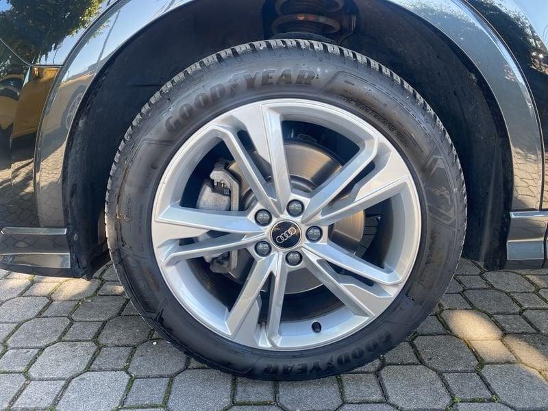 Audi Q3 Q3 SPB 40 TDI quattro S tronic Identity Black 193 CV