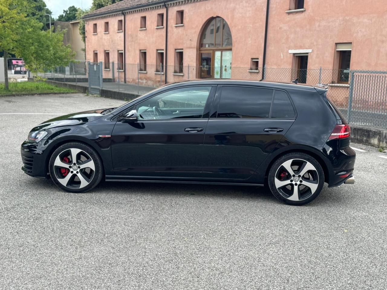 Volkswagen Golf GTI Performance 2.0 TSI 230cv