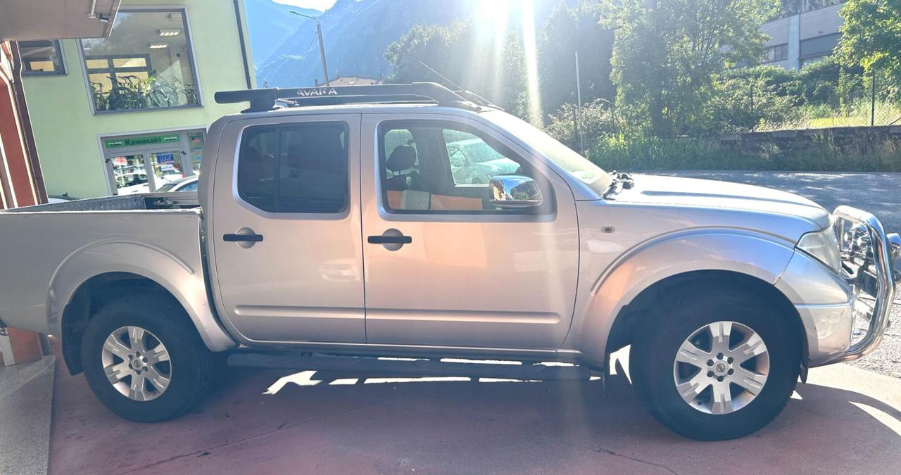 Nissan Navara Double Cab Navara d.cab 2.5 dci Platinum 174cv