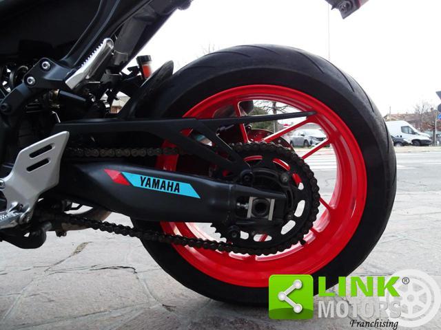 YAMAHA MT-09 -