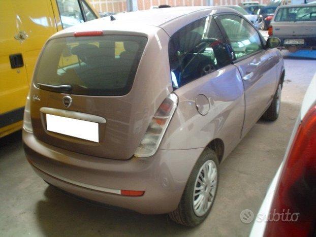 Lancia Ypsilon 1.2 8V Oro