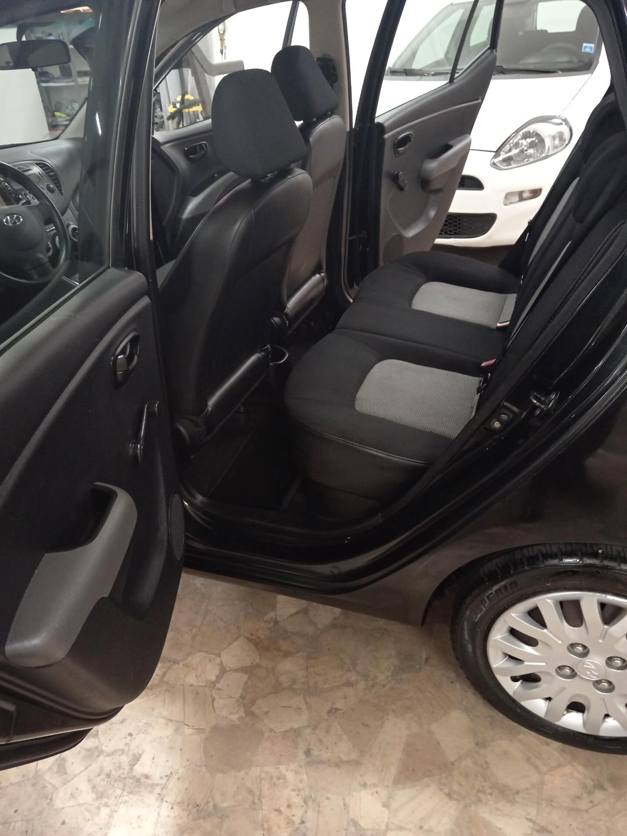 Hyundai i10 1.1 12V BlueDrive GPL Active