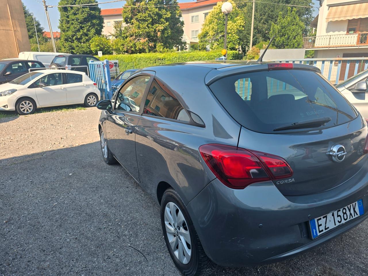 Opel Corsa 1.2 Coupé b-Color