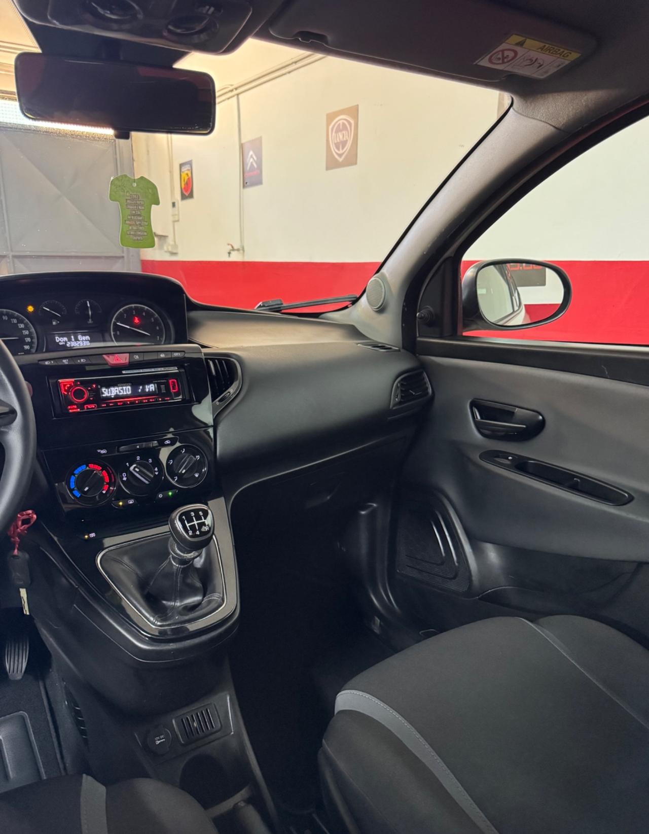 Lancia Ypsilon 1.2 69 CV 5 porte GPL Ecochic Silver