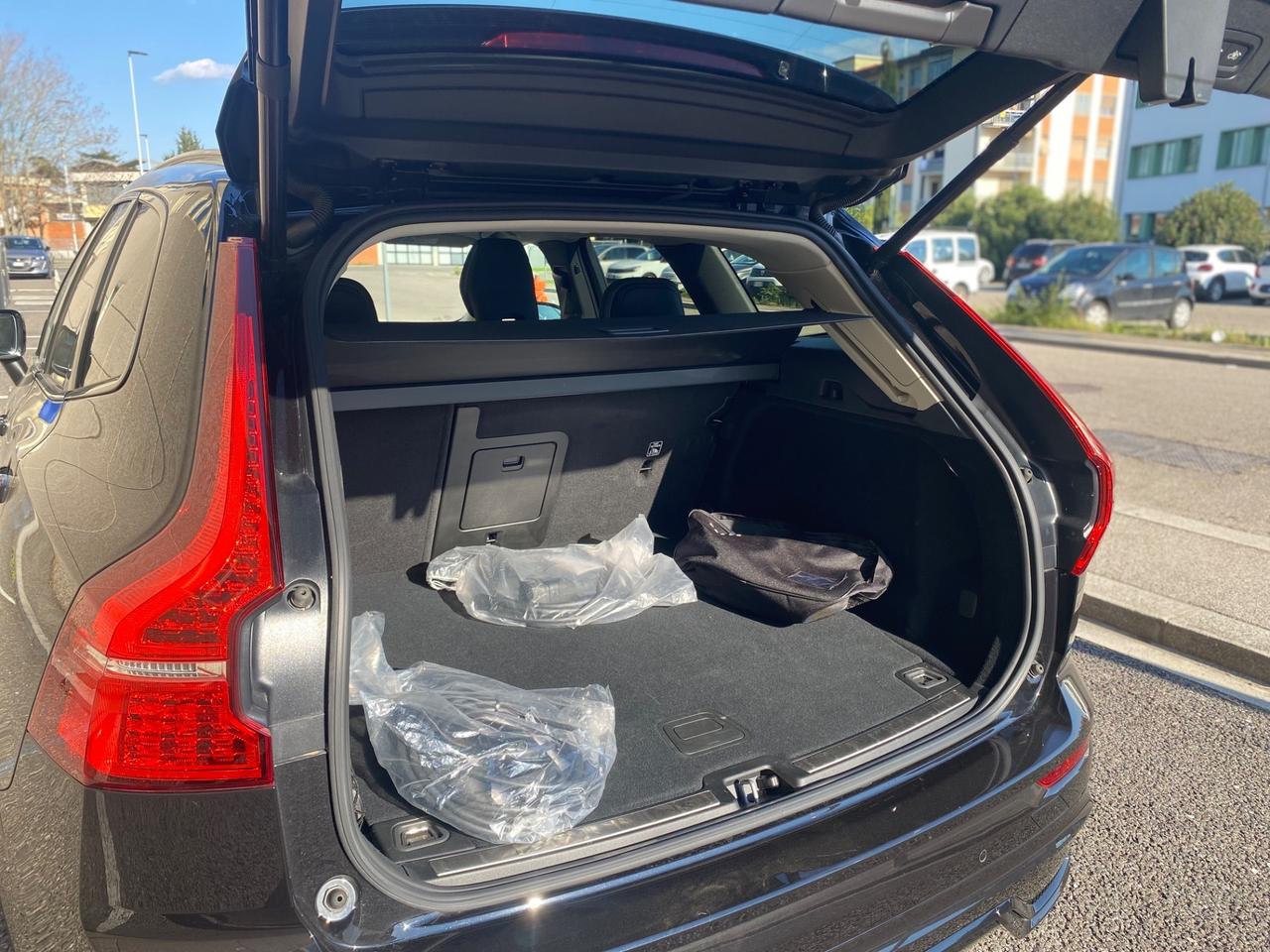 Volvo XC 60 XC60 T6 Recharge Plug-in Hybrid AWD tetto apribile automatico INSCRIPTION