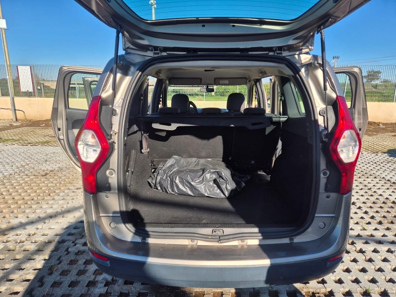 Dacia Lodgy 1.6 8V 85CV 5 posti metano scadenza 2029