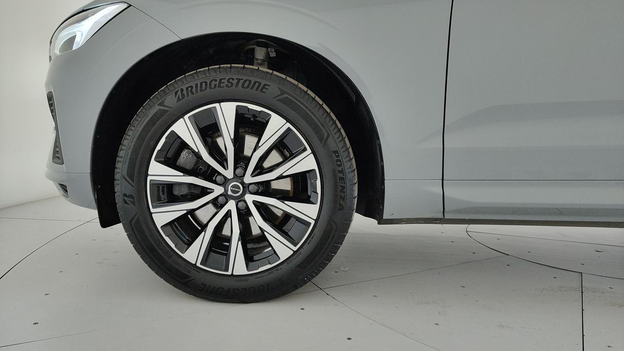 VOLVO XC60 2.0 b4 Momentum auto