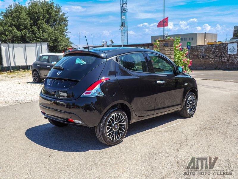 Lancia Ypsilon 1.0 FireFly 5 porte S&S Hybrid Platino