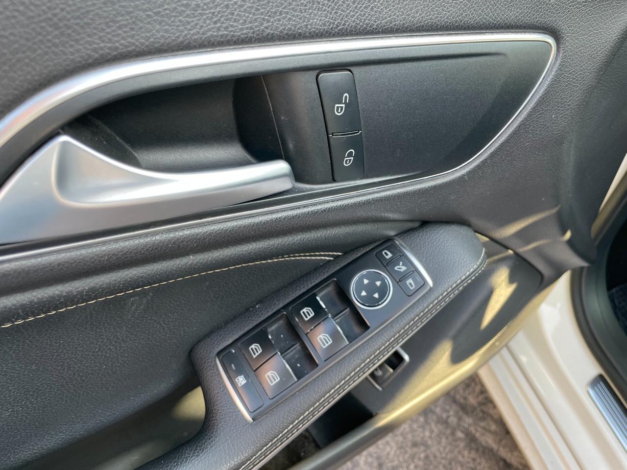 Mercedes-benz CLA 200 d Premium