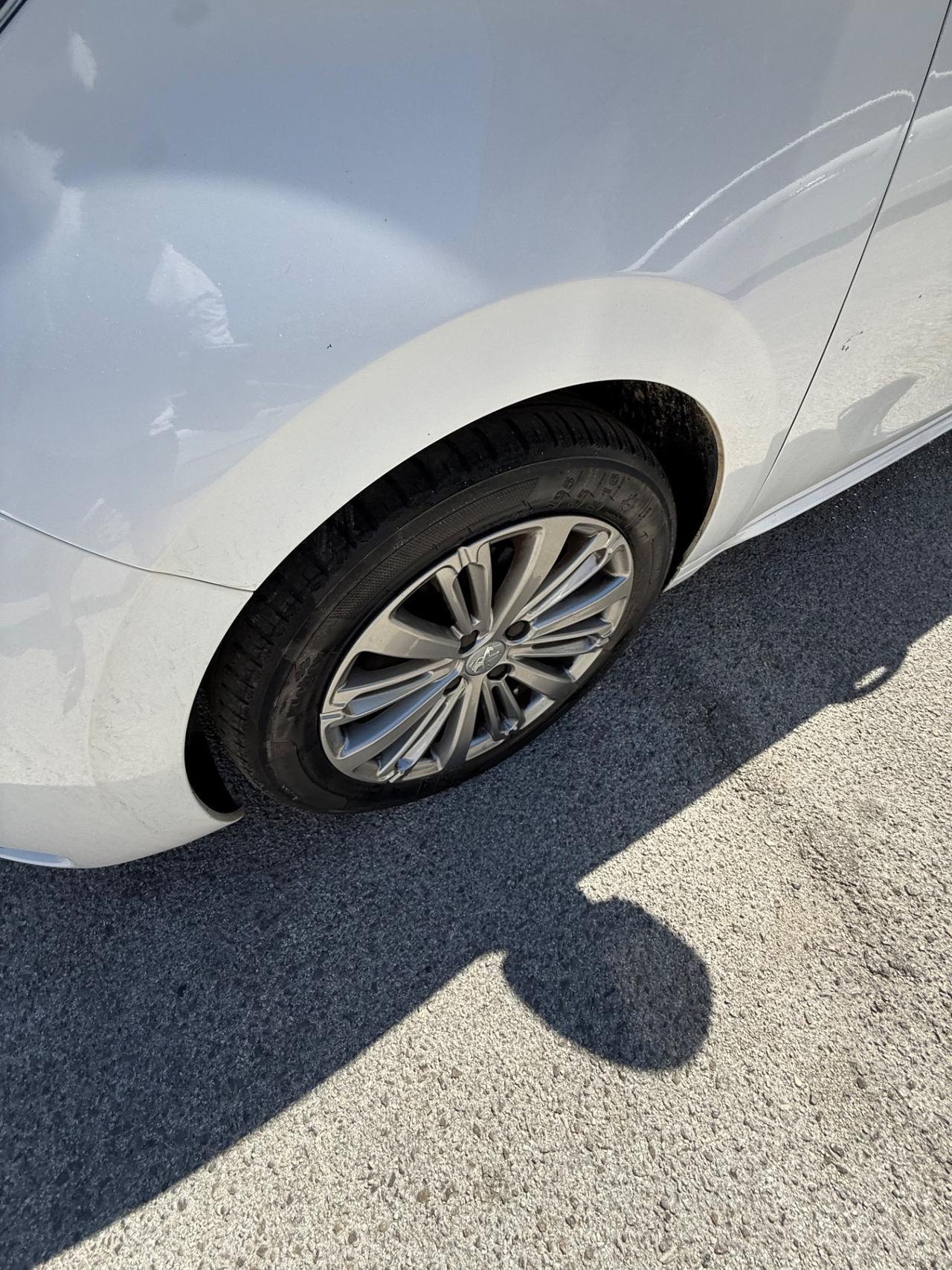 Peugeot 208 BlueHDi 1.6 75 5 porte Allure