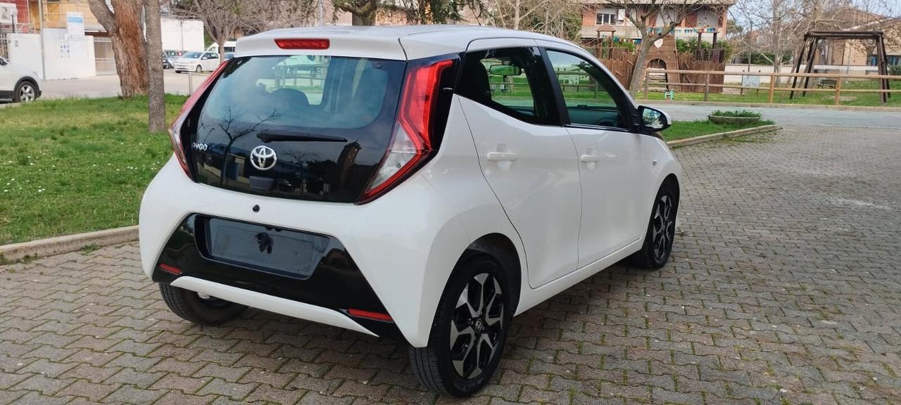 Toyota Aygo Connect 1.0 VVT-i 72 CV 5 porte x-play