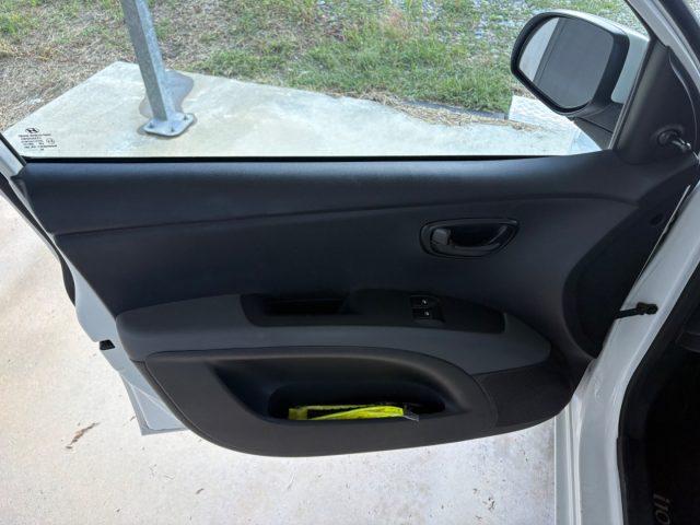 HYUNDAI i10 1.1 12V EURO 5 BENZ OK NEOP POCHISSIMI CHILOMETRI