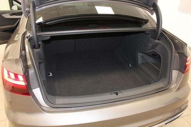 Audi A4 30 TDI Business Advanced