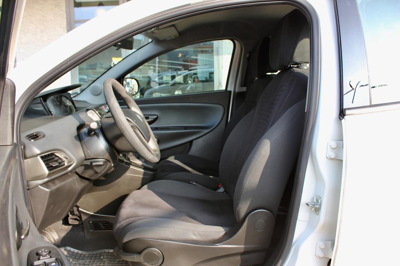 Lancia Ypsilon 1.2 69 CV 5 porte Gold SENSORI APP. TAGLIANDATA