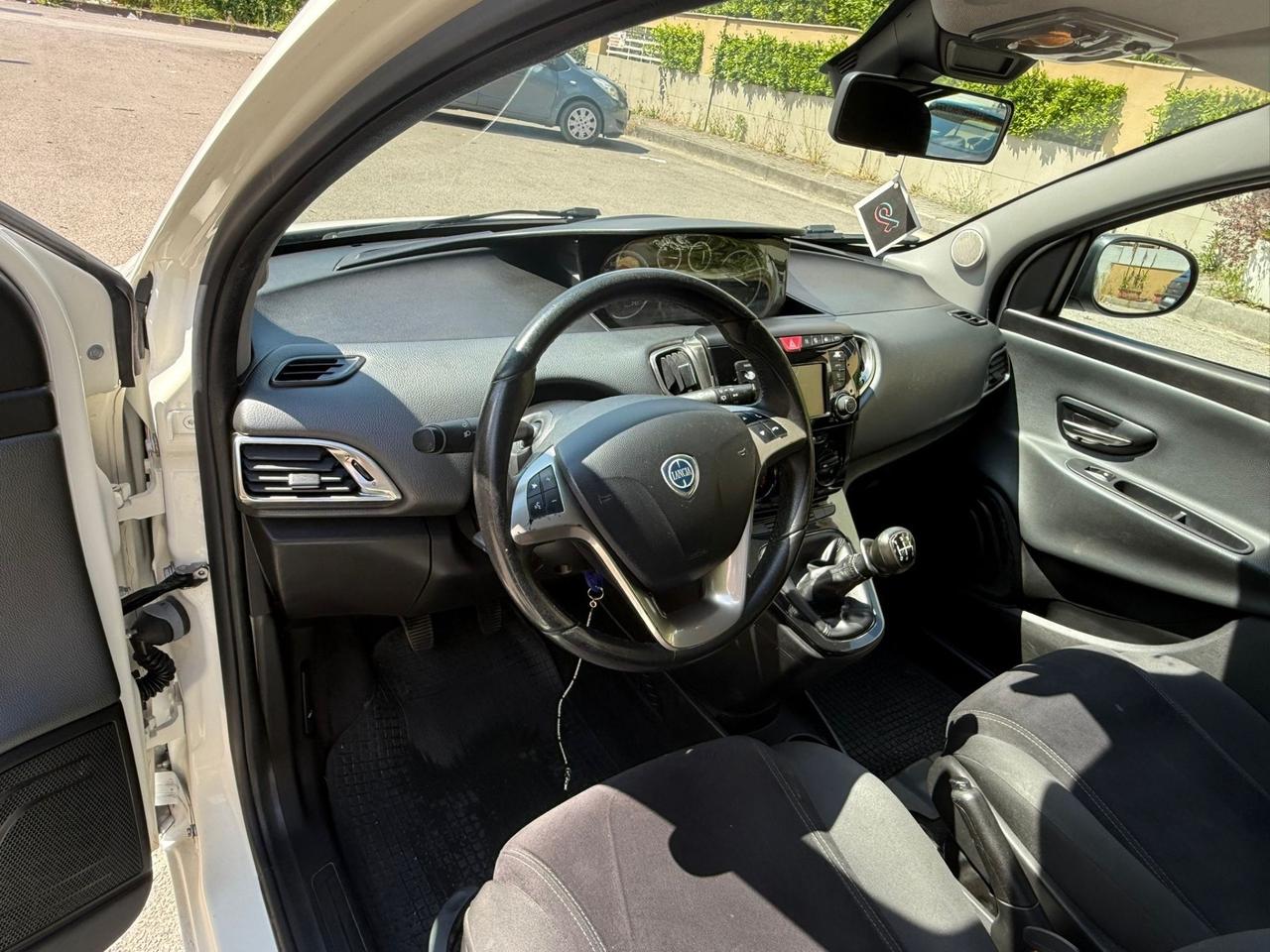 Lancia Ypsilon 1.2 Benzina 69Cv *PLATINUM* 12/2012