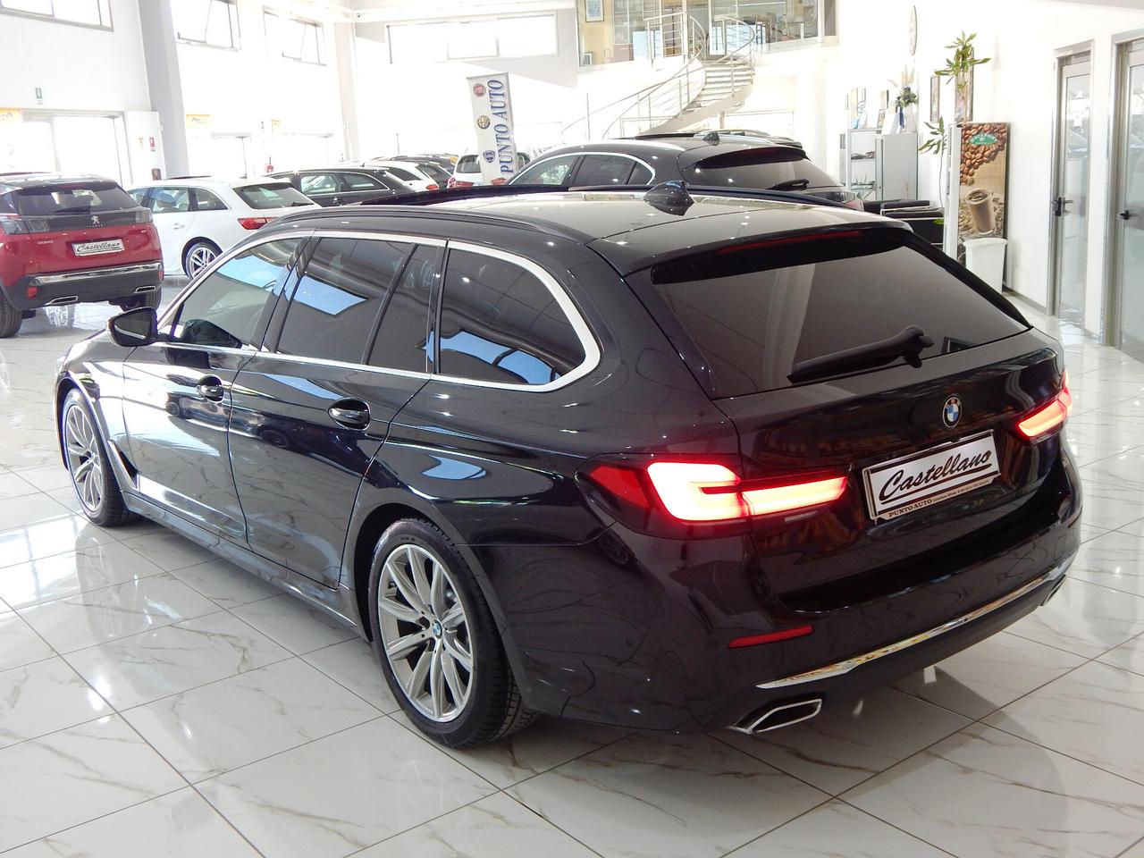 BMW 520 d Touring Luxury Aut TETTO-NAVI-PELLE-LED