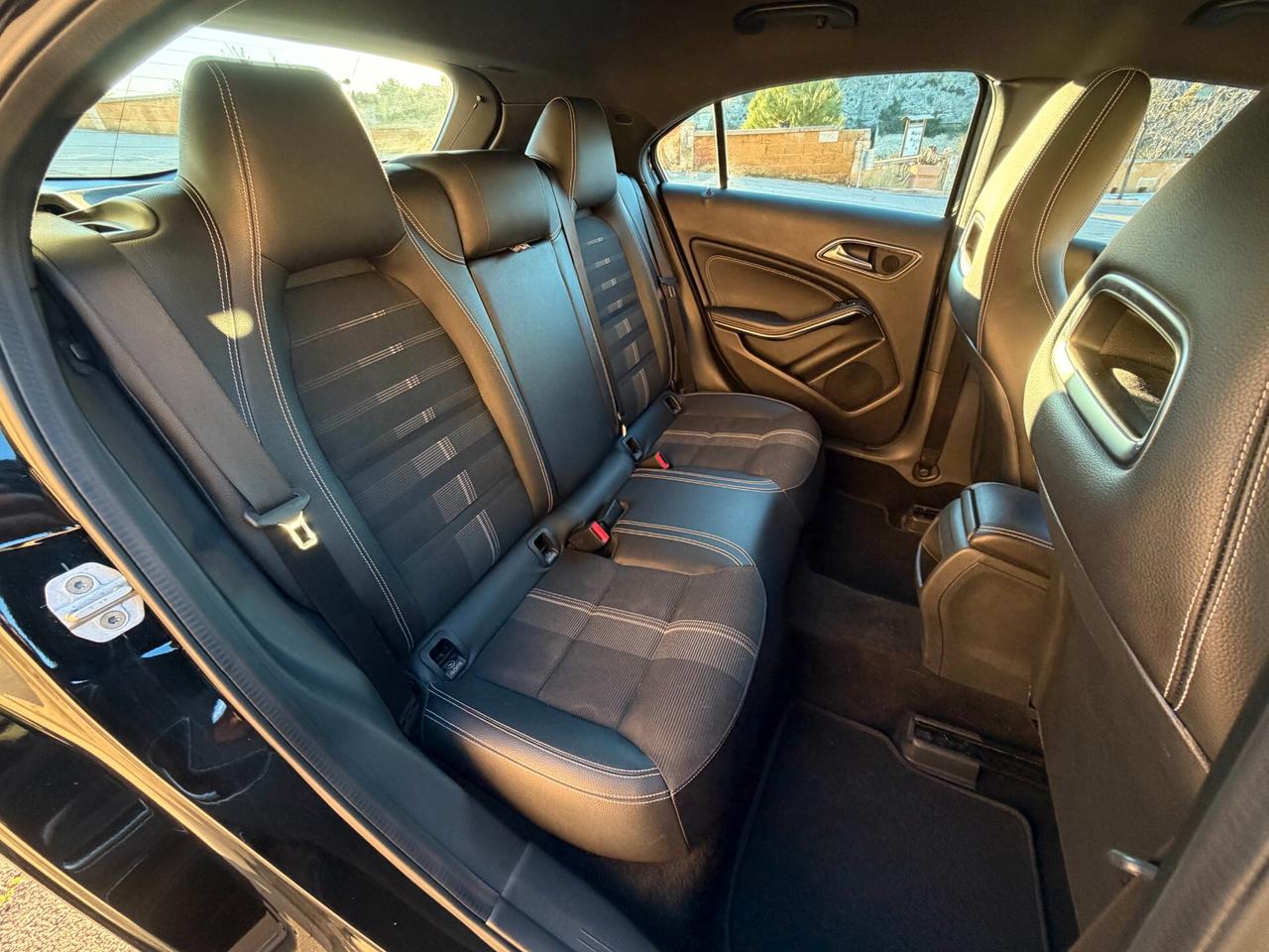 Mercedes A180 SPORT/1500 110CV/FULL LED/NAVI/18"