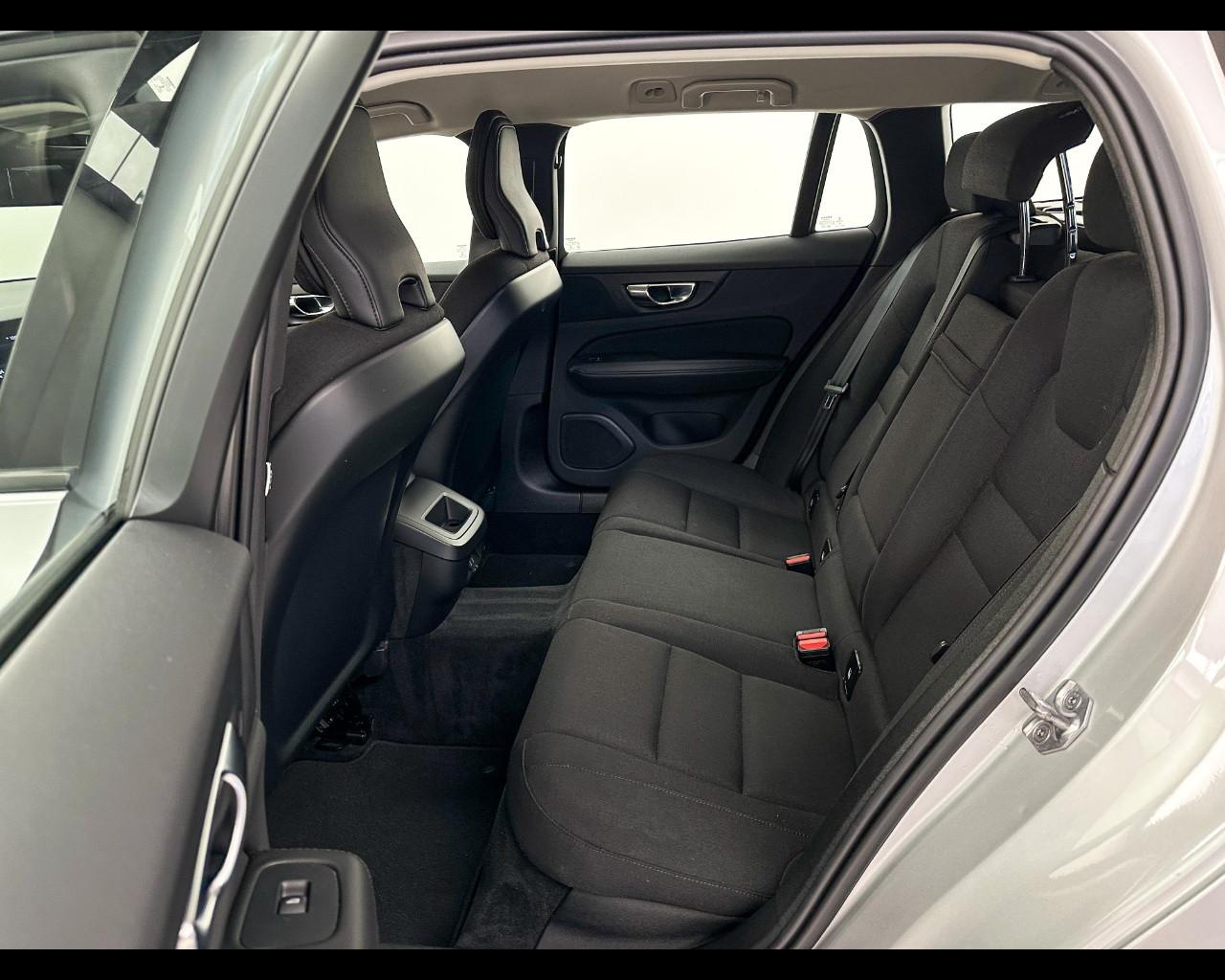 VOLVO V60 B4 (d) Geartronic Momentum Business