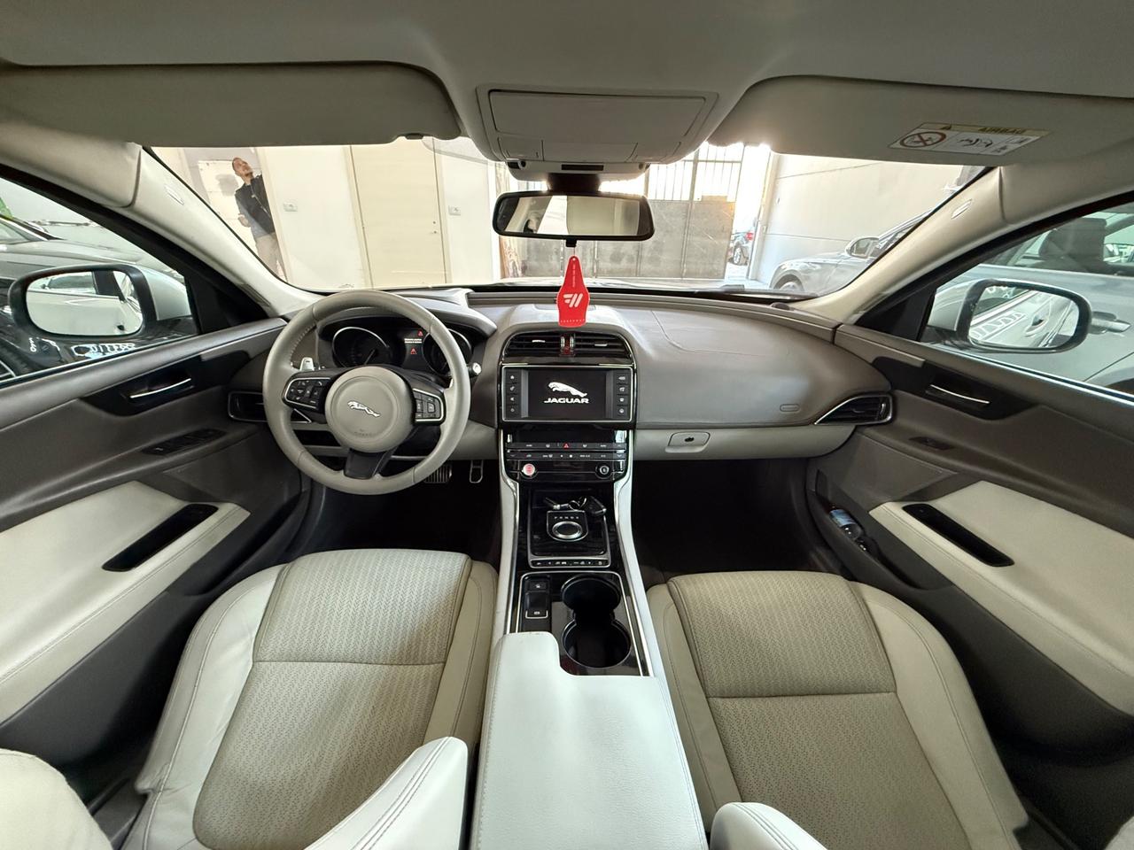 Jaguar XE 2.0 D 180 CV AWD aut. Prestige Business Edition