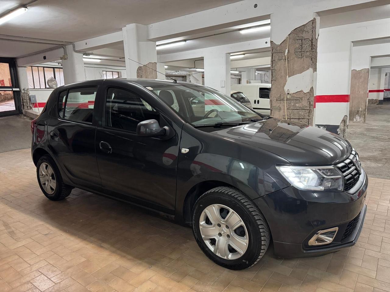 Dacia Sandero 1.0 Laureate NEOPATENTATI – Km Certificati – Garanzia 12 Mesi