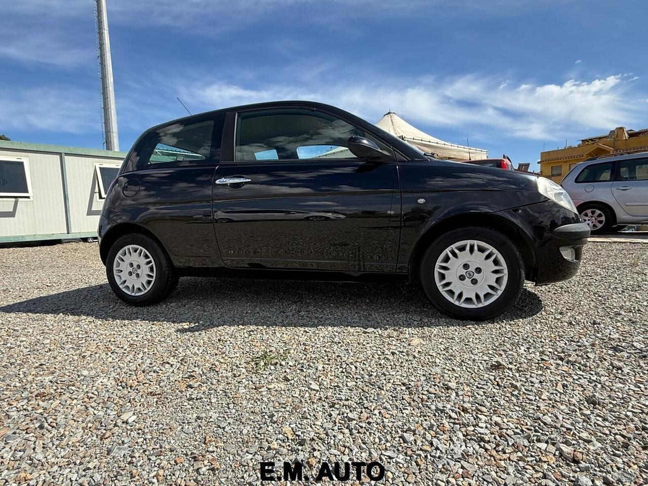 Lancia Ypsilon 1.2 16V Platino